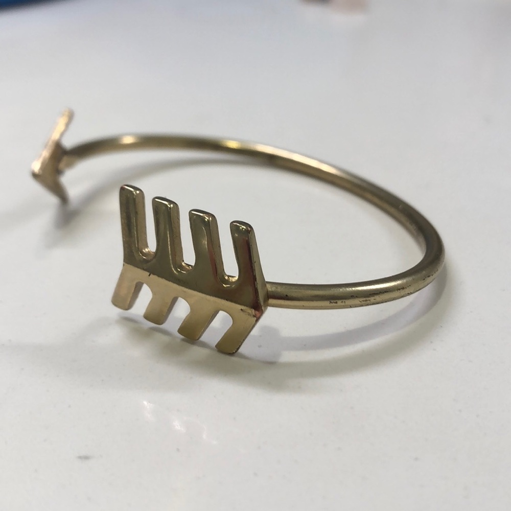 Gold Arrow Bracelet - Picture 3 of 8